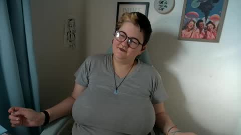 Snapshot of moojay00 chatting on December 15, 11:53 pm Moo Jay online show from December 15, 11:53 pm