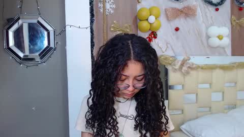 moon_and_fire_ online show from December 17, 2:17 am