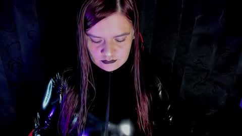 Snapshot of moon_dark520 chatting on December 21, 4:52 am Lilith online show from December 21, 4:52 am