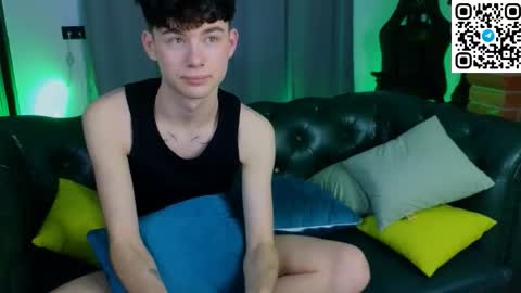 Snapshot of moon_gloww chatting on March 2, 10:00 am moon_gloww online show from March 2, 10:00 am