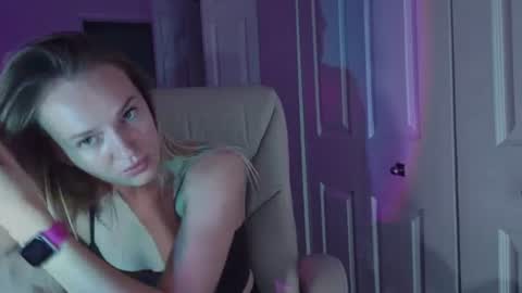 Snapshot of moon_light_girl chatting on July 6, 1:13 am moon_light_girl online show from July 6, 1:13 am