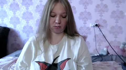 moon_linght000 online show from June 17, 1:19 am