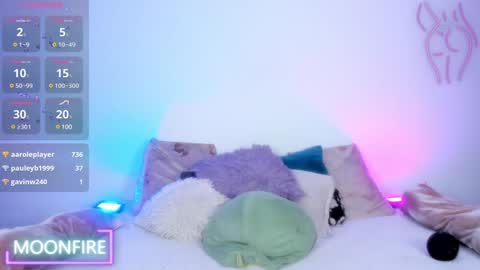 Snapshot of moonfiredance chatting on December 7, 9:28 am Nicky online show from December 7, 9:28 am