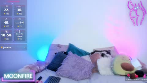 Snapshot of moonfiredance chatting on December 11, 5:21 am Nicky online show from December 11, 5:21 am