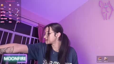 Snapshot of moonfiredance chatting on February 19, 6:33 am Nicky online show from February 19, 6:33 am