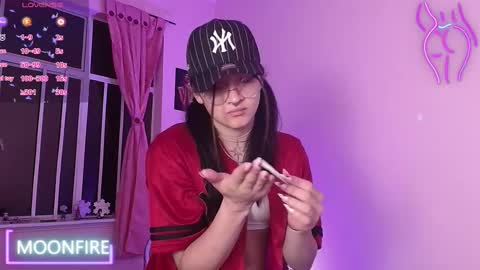 Snapshot of moonfiredance chatting on February 22, 6:17 am Nicky online show from February 22, 6:17 am