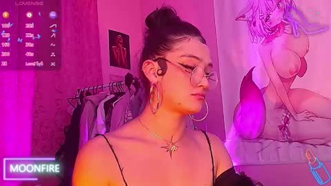 Snapshot of moonfiredance chatting on September 30, 7:02 am Nicky online show from September 30, 7:02 am