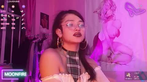 Snapshot of moonfiredance chatting on October 11, 5:17 am Nicky online show from October 11, 5:17 am