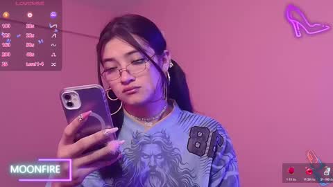 Snapshot of moonfiredance chatting on November 27, 11:12 am Nicky online show from November 27, 11:12 am