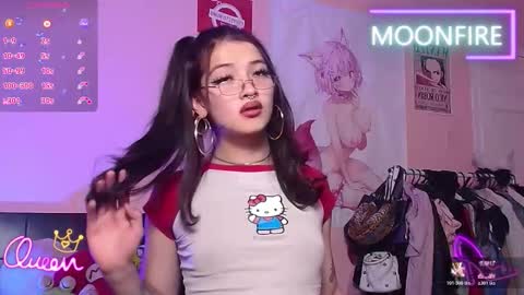 Snapshot of moonfiredance chatting on December 23, 2:31 am Nicky online show from December 23, 2:31 am