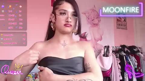 Snapshot of moonfiredance chatting on January 5, 5:27 pm Nicky online show from January 5, 5:27 pm