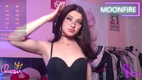 Snapshot of moonfiredance chatting on January 9, 4:37 am Nicky online show from January 9, 4:37 am