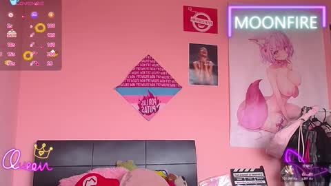 Snapshot of moonfiredance chatting on February 24, 1:20 pm Nicky online show from February 24, 1:20 pm