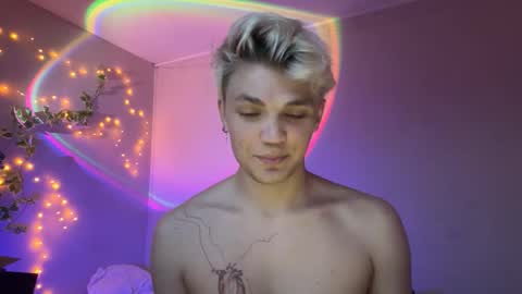 moonflamek online show from December 22, 4:04 pm