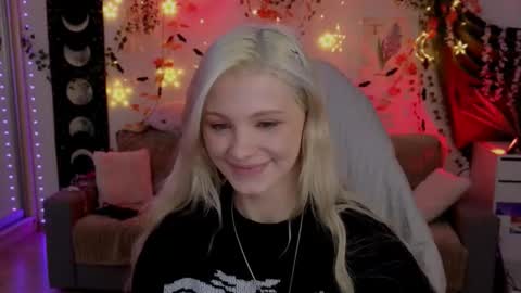 Mia   online show from October 31, 6:09 pm