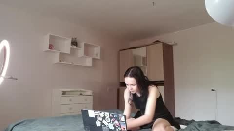 moonlightpoison online show from May 18, 5:57 am
