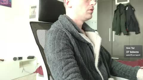 Snapshot of moonsire chatting on May 4, 11:50 am Moonsire online show from May 4, 11:50 am