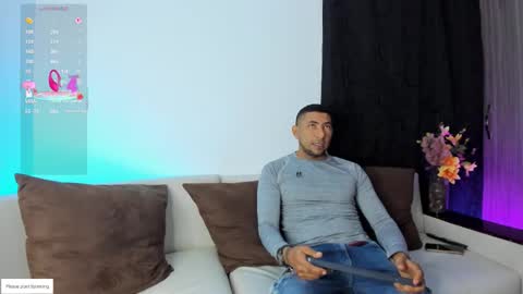 Snapshot of morganandmegan01 chatting on February 10, 12:09 pm online show from February 10, 12:09 pm