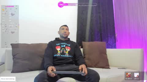 Snapshot of morganandmegan01 chatting on February 28, 11:33 am online show from February 28, 11:33 am