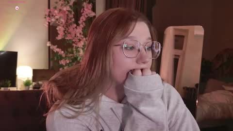 morvelyn online show from June 5, 6:24 pm