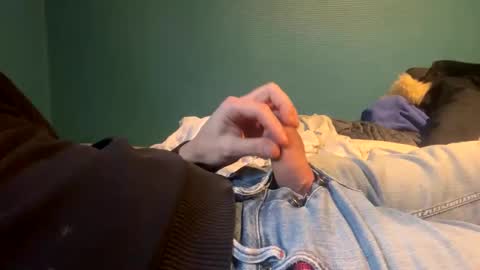 Snapshot of mouillelenos chatting on January 15, 3:38 pm CamO online show from January 15, 3:38 pm