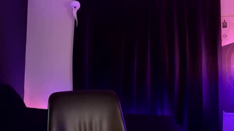 mount_vesuvius online show from November 16, 4:23 pm