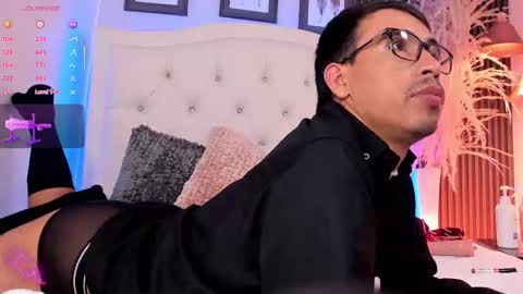 Aaron. online show from October 7, 5:21 pm