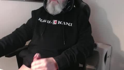 Snapshot of mr_boombastic2021 chatting on December 18, 10:32 am mr_boombastic2021 online show from December 18, 10:32 am