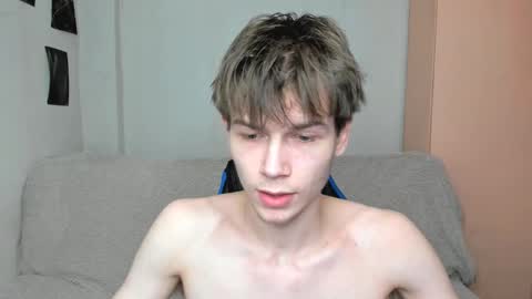 Snapshot of mr_makentoshi chatting on December 10, 1:33 pm Makentoshi online show from December 10, 1:33 pm