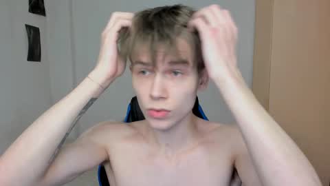 Snapshot of mr_makentoshi chatting on March 3, 2:47 am Makentoshi online show from March 3, 2:47 am