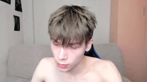 Snapshot of mr_makentoshi chatting on March 10, 2:28 am Makentoshi online show from March 10, 2:28 am