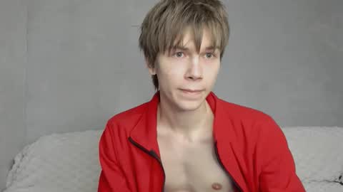 Snapshot of mr_makentoshi chatting on December 21, 8:32 am Makentoshi online show from December 21, 8:32 am