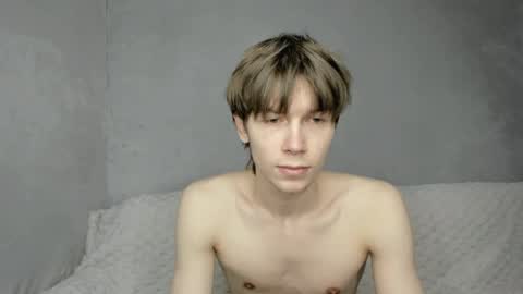 Snapshot of mr_makentoshi chatting on April 2, 4:37 pm Makentoshi online show from April 2, 4:37 pm