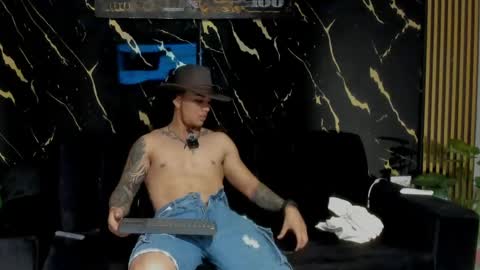 mr_maximo online show from March 24, 4:28 am