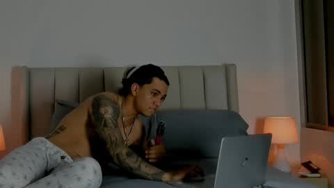 mr_maximo online show from March 30, 4:57 am