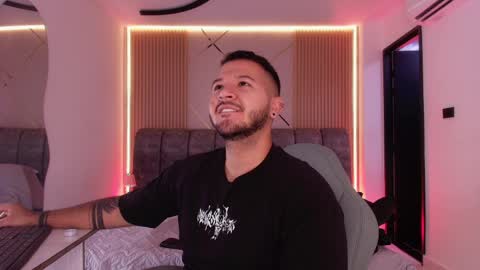 MIKEE online show from April 2, 3:04 am