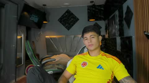 mr_mois online show from May 21, 10:06 pm
