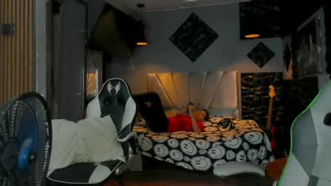 mr_mois online show from May 24, 5:34 am
