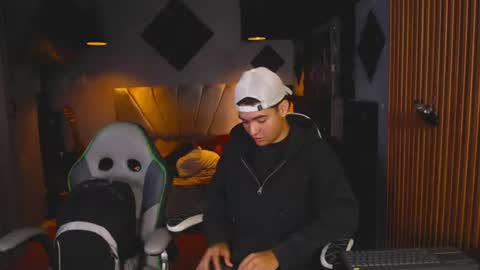 mr_mois online show from June 27, 5:45 am