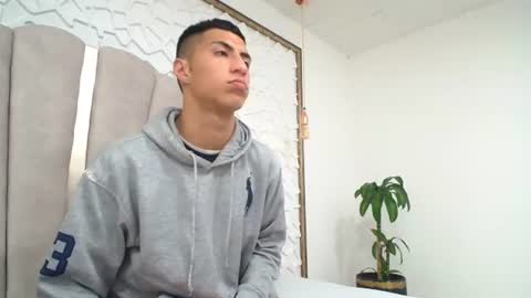 Mr Porn  online show from June 25, 5:12 am