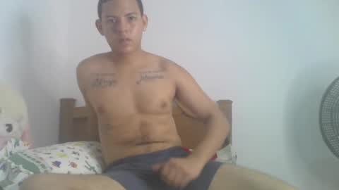 Snapshot of mr_sharkmaster777 chatting on January 4, 5:37 pm mr_sharkmaster777 online show from January 4, 5:37 pm