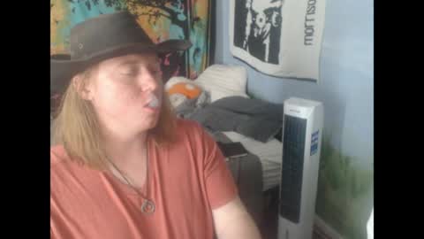 mr_strawberry online show from April 18, 2:10 pm