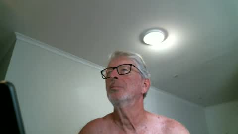 mrcreek1531 online show from June 14, 2:09 am