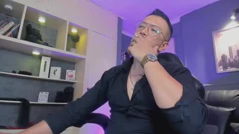 Snapshot of mrfrank_tattoo chatting on December 16, 1:05 pm MrFrank. online show from December 16, 1:05 pm