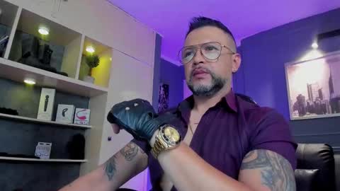 Snapshot of mrfrank_tattoo chatting on January 11, 1:27 pm MrFrank. online show from January 11, 1:27 pm