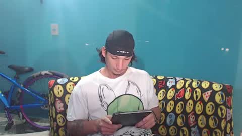 Snapshot of mrkingsaintx chatting on June 17, 1:08 am DEIVI online show from June 17, 1:08 am