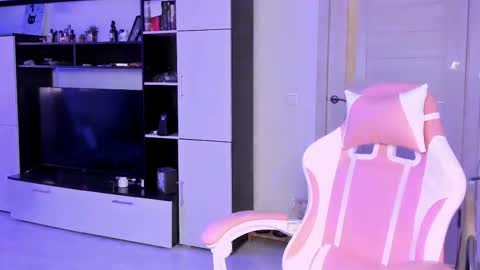 Snapshot of ms_emily_ chatting on March 24, 2:00 pm ms_emily_ online show from March 24, 2:00 pm
