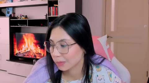 Snapshot of ms_emily_ chatting on April 29, 10:19 am ms_emily_ online show from April 29, 10:19 am