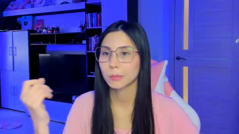 Snapshot of ms_emily_ chatting on May 14, 1:07 pm ms_emily_ online show from May 14, 1:07 pm