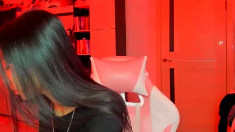 Snapshot of ms_emily_ chatting on May 15, 6:04 pm ms_emily_ online show from May 15, 6:04 pm